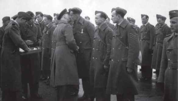 ceremonia odznaczenia lotnikow