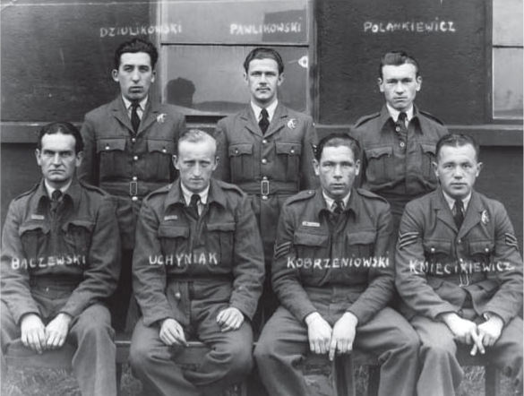 uczniowie kursu bombardierow