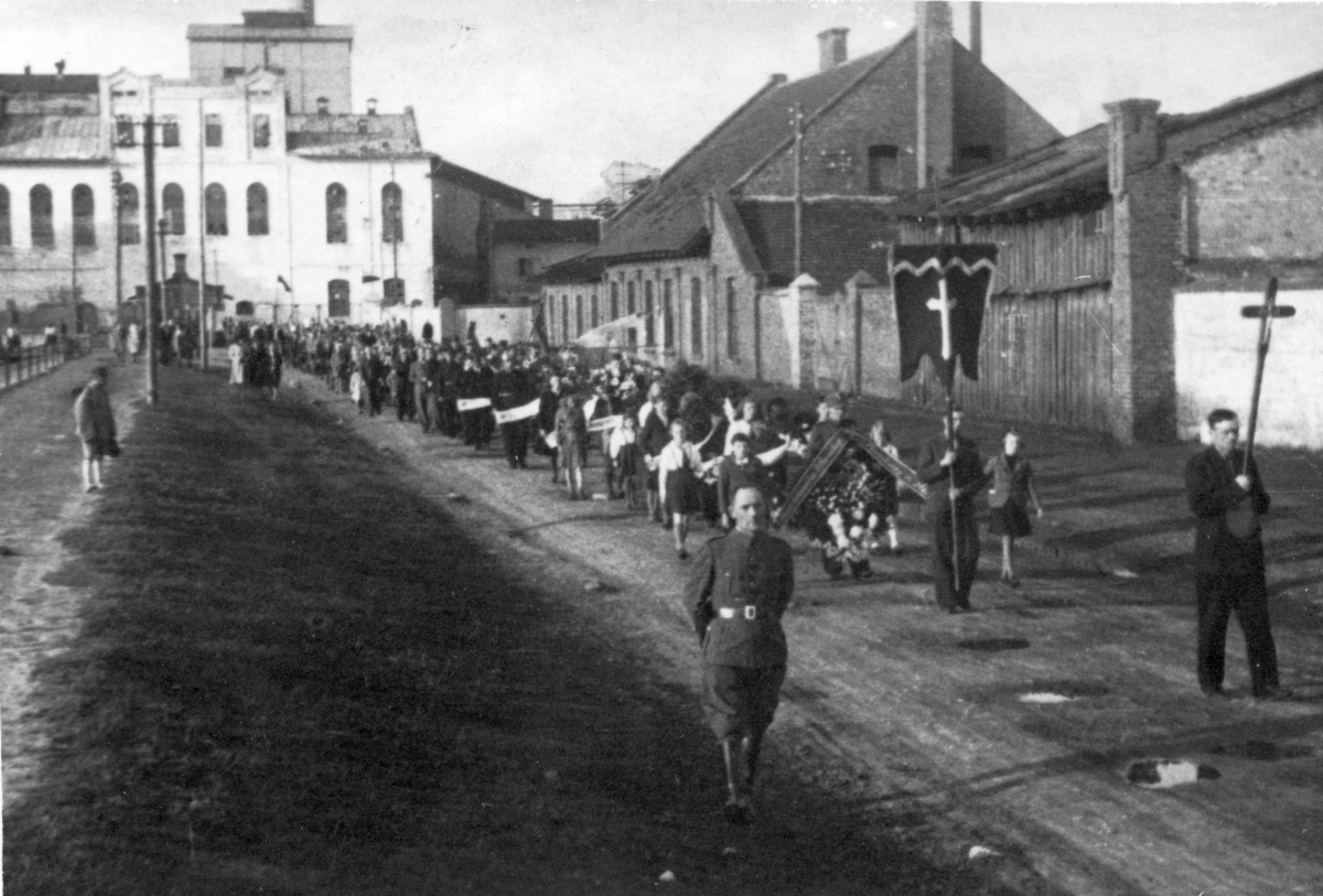 ekshumacja cial pomordowanych 1946