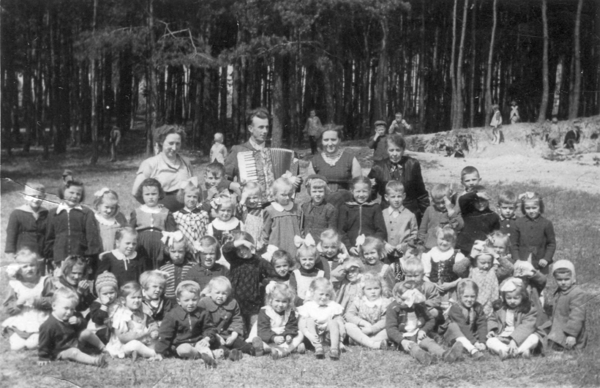 przedszkole w lasku poczatek lat piecdziesiatych